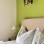 Haus Marianne Bed & Breakfast 3*